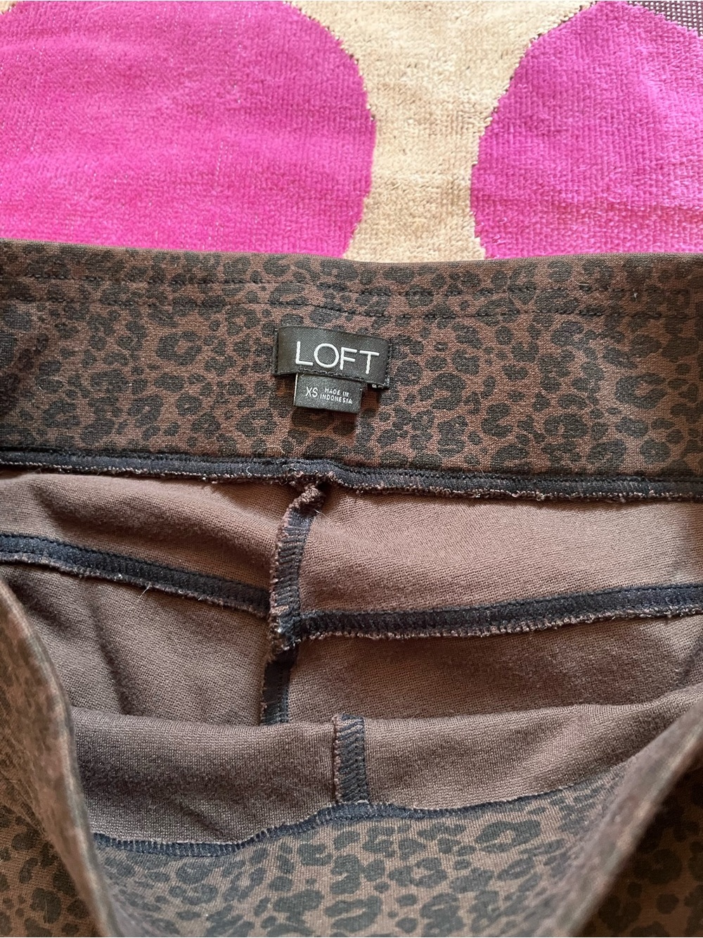 LOFT Leopard Ponte Pull on Pants size XS - Picture 3 of 9